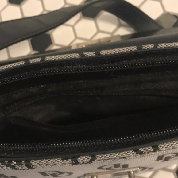 Smaller Designer purse - Picture 4 of 6